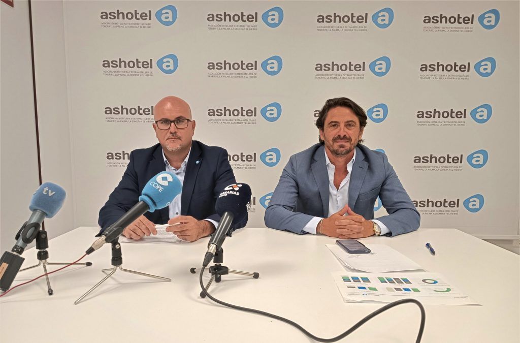 La provincia tinerfeña estima para julio y agosto una ocupación media del 76%, dos puntos menos de lo calculado en 2019