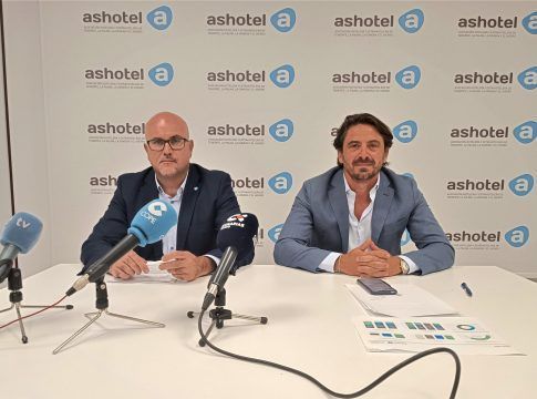 La provincia tinerfeña estima para julio y agosto una ocupación media del 76%, dos puntos menos de lo calculado en 2019