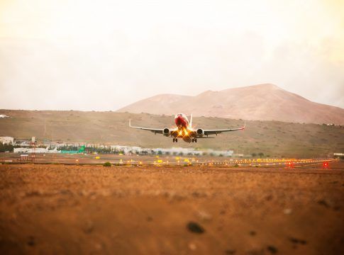 La Eurocámara avala la excepción de Canarias hasta 2030 en los derechos de emisión de CO2 para el transporte aéreo
