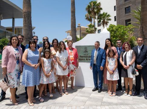 La calle Fernando López, en Adeje, simboliza el<br>progreso del empresario con el municipio