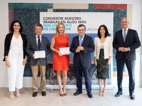 CaixaBank apoya con 15.000 euros a la AECC gracias a su programa de empleados ‘Planta tu proyecto’