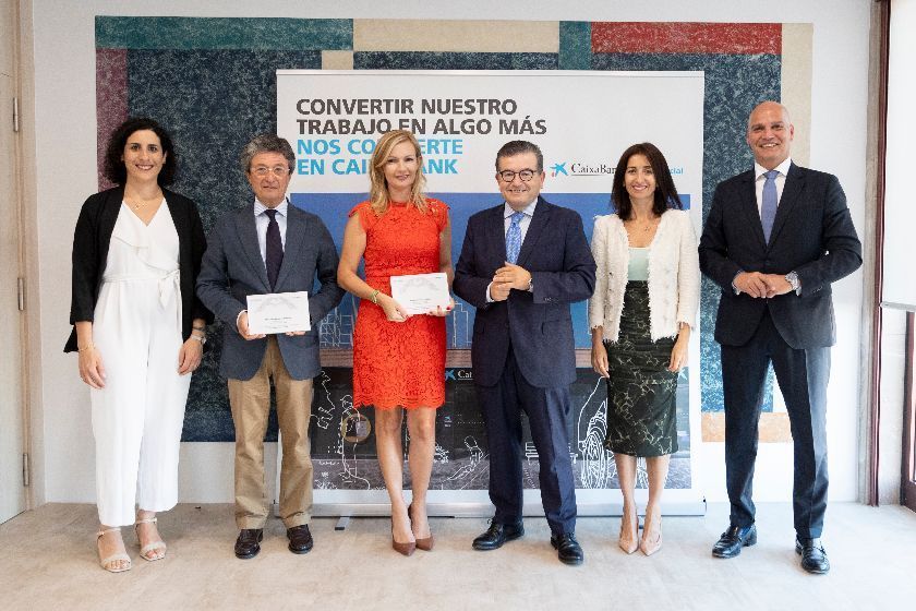 CaixaBank apoya con 15.000 euros a la AECC gracias a su programa de empleados ‘Planta tu proyecto’