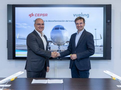 Cepsa y Vueling se alían para acelerar la descarbonización del transporte aéreo