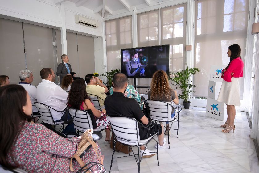 CaixaBank presenta al sector hostelero de Canarias su nueva división especializada Food&Drinks