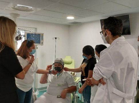 <strong>El Servicio de Oncología de Hospitales Universitarios San Roque, cuenta con el </strong><strong>primer y único sistema de hipotermia en las Islas para prevenir la caída del cabello inducida por la quimioterapia en los pacientes con cáncer.</strong>
