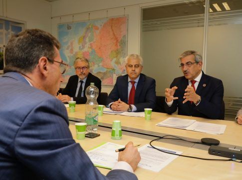 El Consejo de Medio Ambiente de la UE avala las excepciones canarias al comercio de emisiones en transporte aéreo