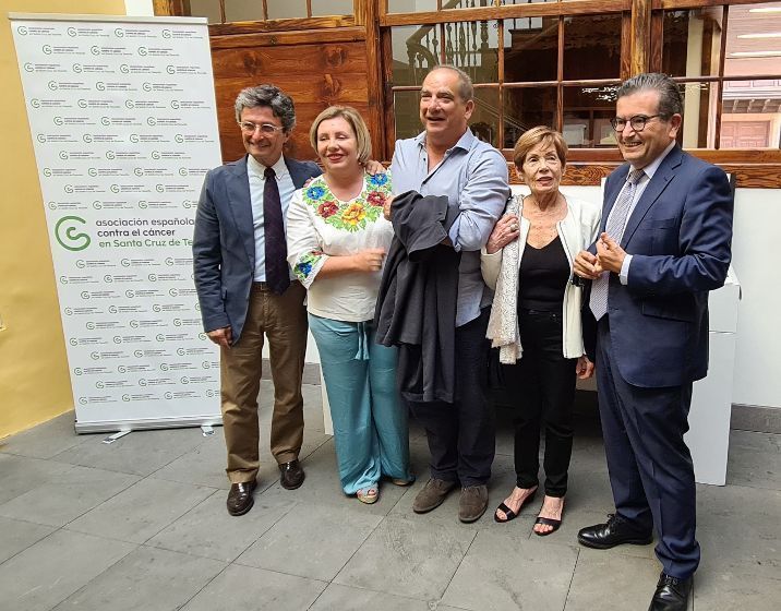 Reconocidos artistas canarios donan sus obras como apoyo a los enfermos de cáncer en Ucrania