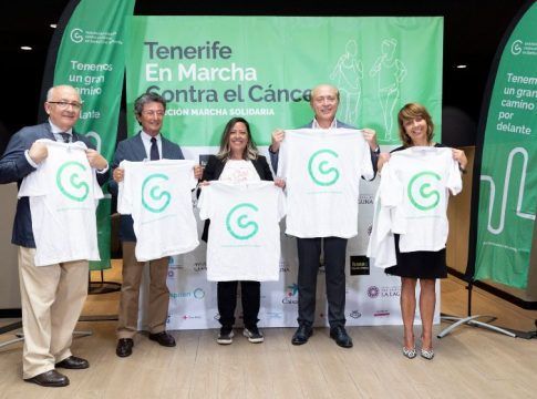 La Asociación Española Contra el Cáncer organiza una marcha contra el cáncer en Tenerife