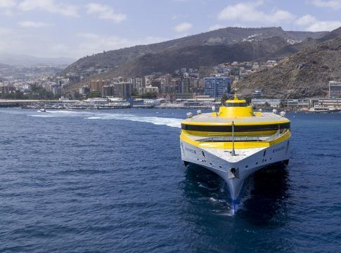 Fred. Olsen Express transporta a 54.000 pasajeros en el puente del Día de Canarias