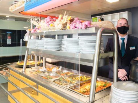 Baleària potencia la gastronomía y la animación a bordo durante el verano