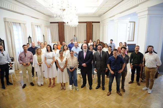 CEOE Tenerife y AJE se unen en un desayuno de trabajo con Pedro Alfonso