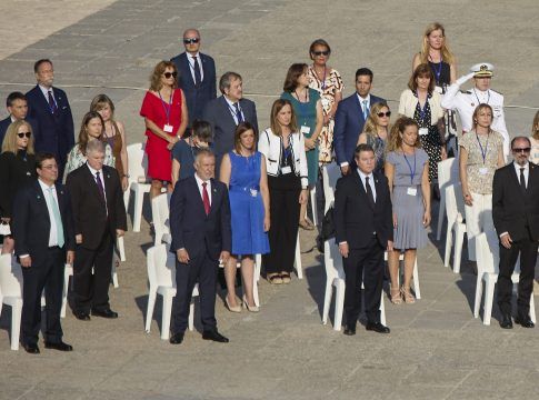 Torres subraya el esfuerzo hecho por Canarias en sanidad para abordar la pandemia durante el homenaje de Estado