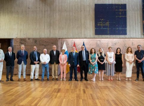 Torres preside la toma de posesión de José Carlos Francisco como presidente del Consejo Económico y Social