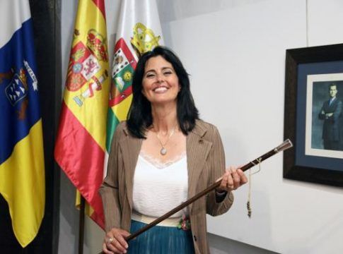 Evelia García toma posesión como alcaldesa de Haría