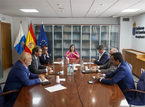 Yaiza Castilla aborda con las cuatro cámaras de comercio canarias los asuntos con los que afrontan nuevo mandato