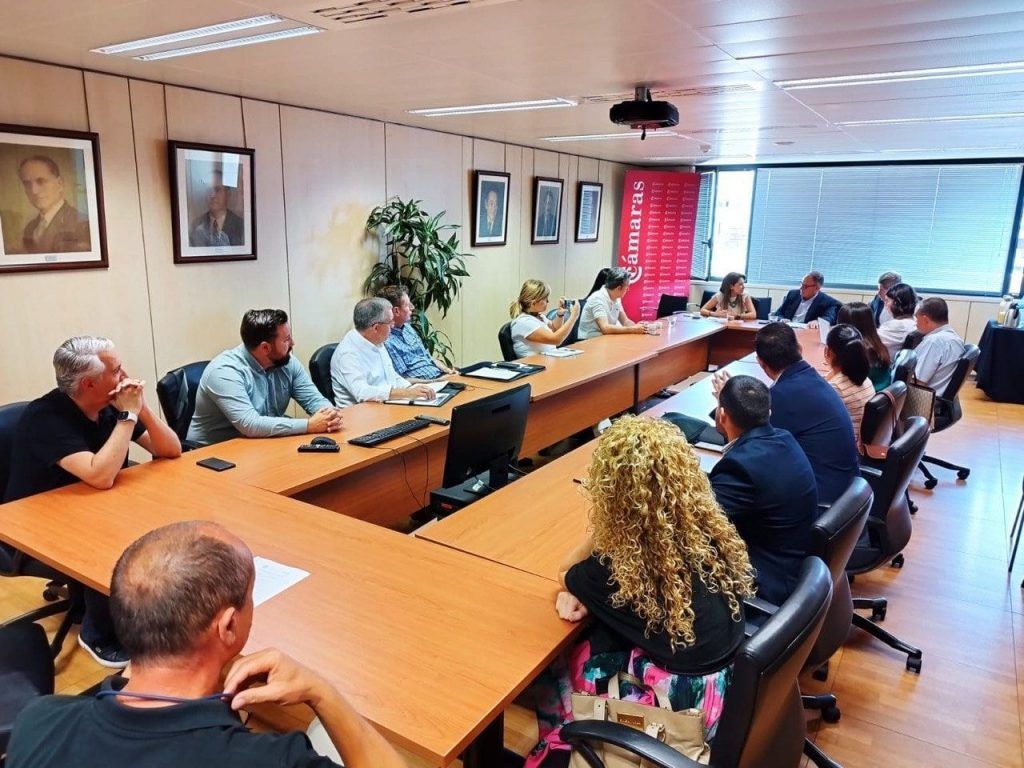 Tenerife Licita muestra a las empresas miembro la relevancia de la sostenibilidad en un desayuno empresarial
