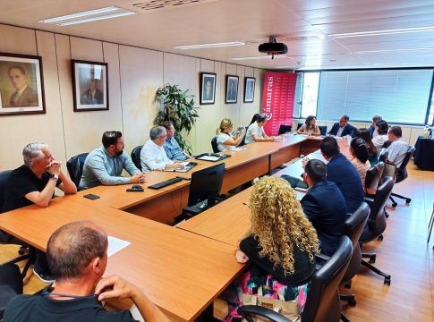 Tenerife Licita muestra a las empresas miembro la relevancia de la sostenibilidad en un desayuno empresarial