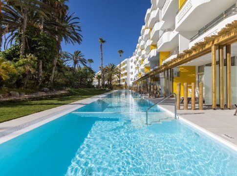 Las habitaciones con piscina privada y un nuevo parque acuático reformulan la propuesta del Abora Catarina by Lopesan Hotels