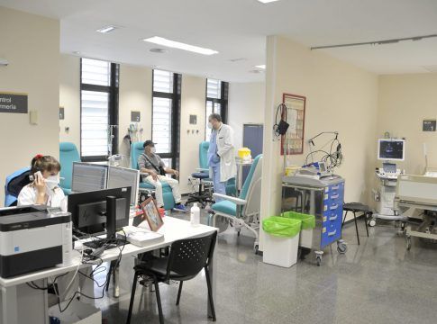 El Hospital de Día de Cardiología del Hospital Dr. Negrín administra más de 600 tratamientos en el primer semestre