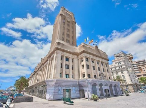 El Cabildo hará fijos a 1.055 empleados de la administración insular
