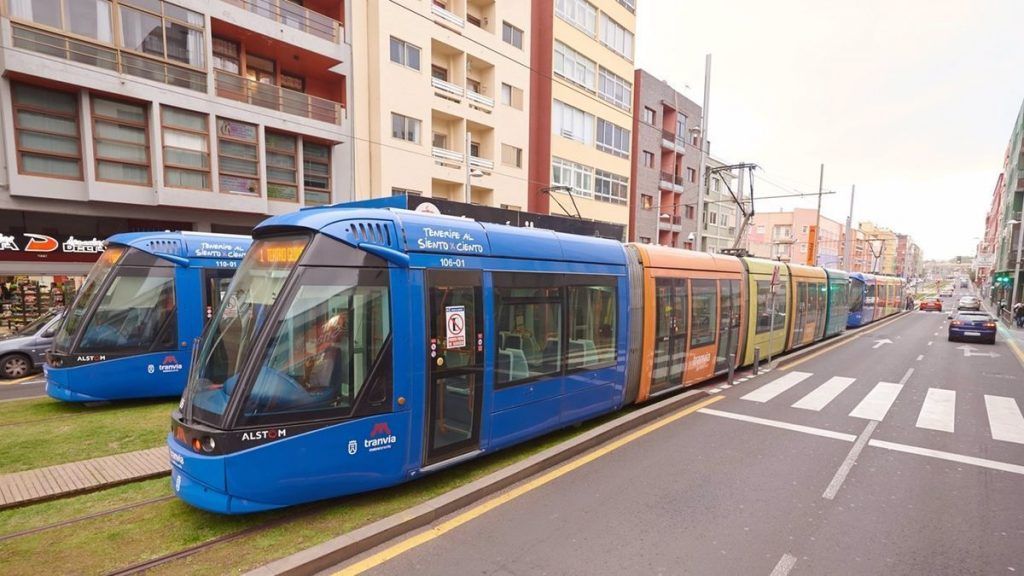 Podemos considera que “no es equitativo ni de justicia” dejar a Canarias fuera de la bonificación del 100% al transporte público