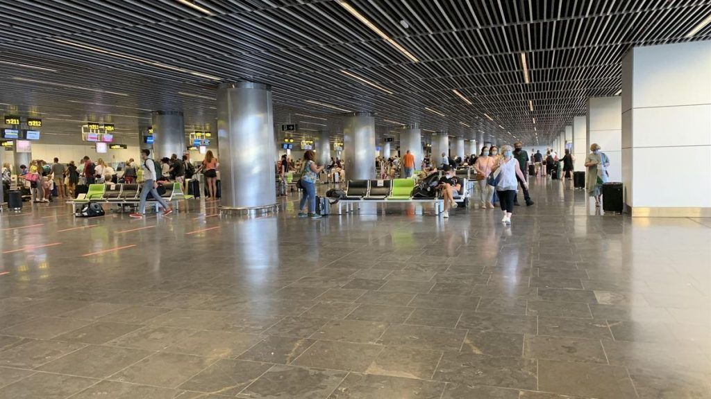 Canarias recibe 900.683 turistas internacionales en julio, un 307% más que hace un año