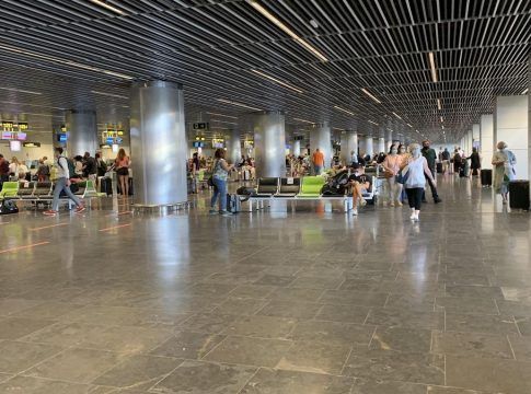 Canarias recibe 900.683 turistas internacionales en julio, un 307% más que hace un año