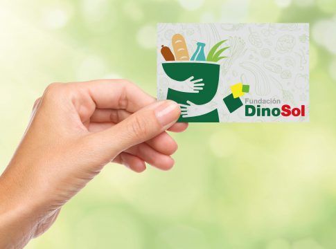 100 familias canarias reciben apoyo a través del programa de ayuda de la Fundación DinoSol
