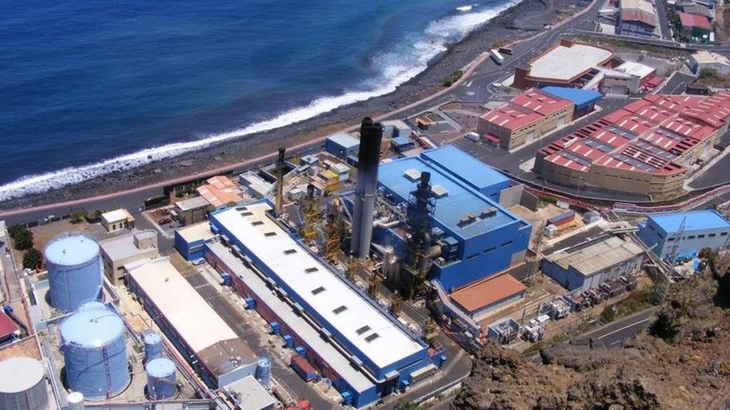 Endesa trabaja en 200 incidencias eléctricas en Canarias por la depresión tropical