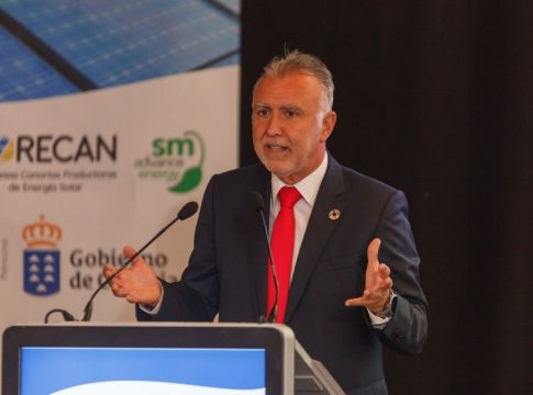 <br>Torres culpa a CC y PP del "conjunto vacío" en renovables que había en 2019