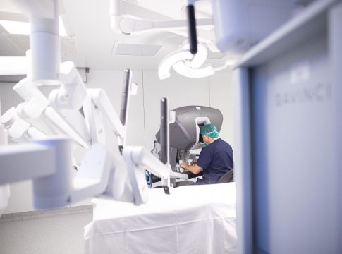 <strong>Quirónsalud Tenerife realiza por primera vez una lobectomía robótica de cáncer de pulmón</strong>