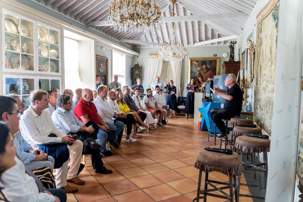 Ferran Adriá y CaixaBank reúnen a hosteleros de La Palma para abordar las claves para impulsar el sector