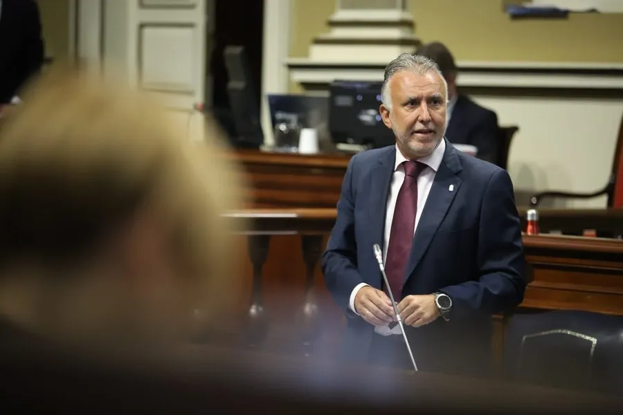 Torres abre la puerta a que expresidentes canarios cobren un sueldo