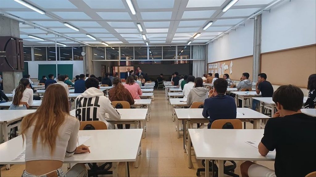 Torres promete que el Presupuesto de Canarias 2023 contará con una “apuesta clara” por las universidades públicas