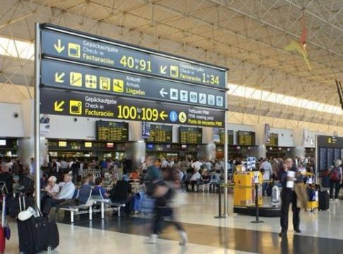 Los aeropuertos canarios cierran agosto con casi 4 millones de pasajeros, un 1,3% más que en el mismo mes de 2019