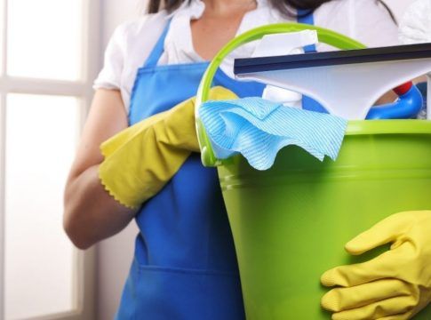 Casi 10.000 personas cotizan en Canarias como empleadas del hogar