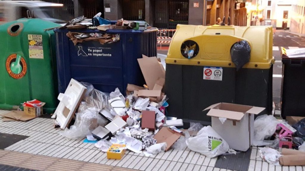 Unidos por Gran Canaria critica la falta de limpieza de las calles de la capital de la isla: “La situación es igual o peor”