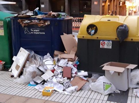 Unidos por Gran Canaria critica la falta de limpieza de las calles de la capital de la isla: “La situación es igual o peor”