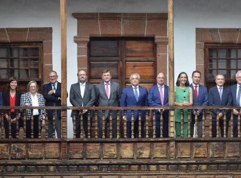 Notarios voluntarios elaboran más de mil actas de damnificados por el volcán