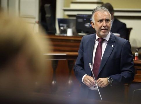 Ángel Víctor Torres bloquea la ecotasa en Canarias hasta que mejore la “incertidumbre” en el turismo