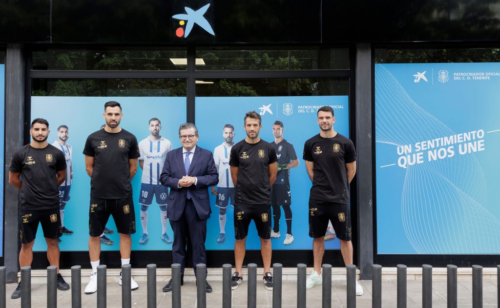 CaixaBank materializa su apoyo al Club Deportivo Tenerife con una oficina temática en la capital tinerfeña