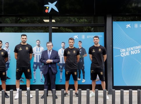 CaixaBank materializa su apoyo al Club Deportivo Tenerife con una oficina temática en la capital tinerfeña