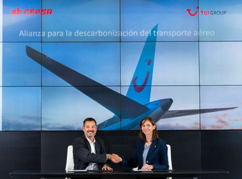 TUI y Cepsa se unen para descarbonizar el transporte aéreo