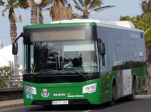 Arrecife inicia la adquisición de otras dos guaguas 100% eléctricas para el transporte regular de pasajeros