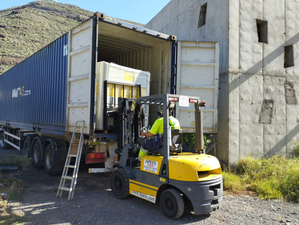 El Cabildo de La Gomera y Ecoembes mejoran la recogida selectiva en la isla con 44 nuevos contenedores amarillos y azules