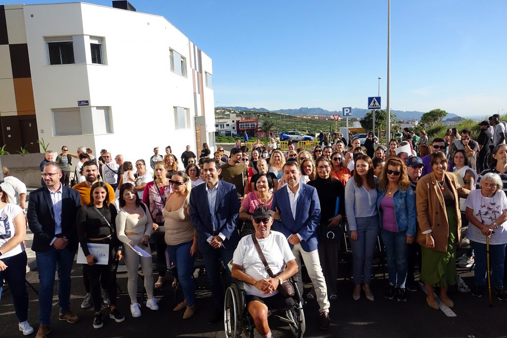 Santa Cruz de Tenerife entregó ayer las llaves de las 44 viviendas sociales de El Tablero
