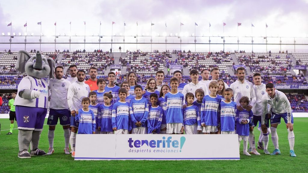 <strong><em>CaixaBank y el CD Tenerife celebran con éxito una experiencia Escort Kids durante el partido ante el Huesca </em></strong>