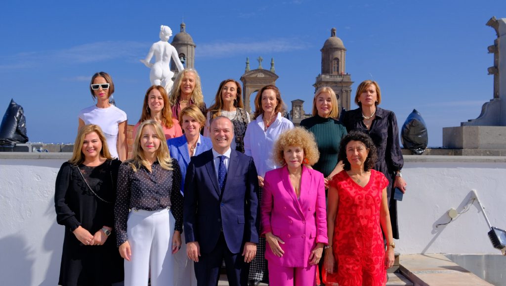 El alcalde de Las Palmas de Gran Canaria recibe a Charter 100 Gran Canaria en las Casas Consistoriales con motivo de la Cumbre FEDEPE