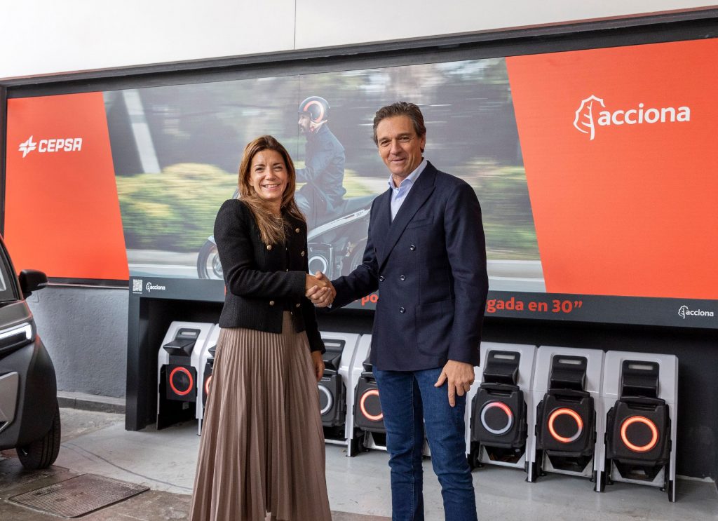 <strong>ACCIONA y Cepsa se alían para impulsar la movilidad sostenible mediante una red de intercambiadores de baterías</strong>