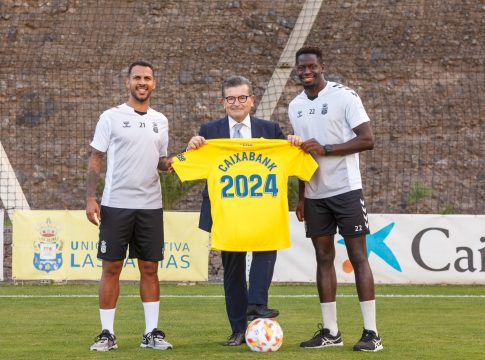 CaixaBank renueva como patrocinador oficial de la Unión Deportiva Las Palmas por dos temporadas